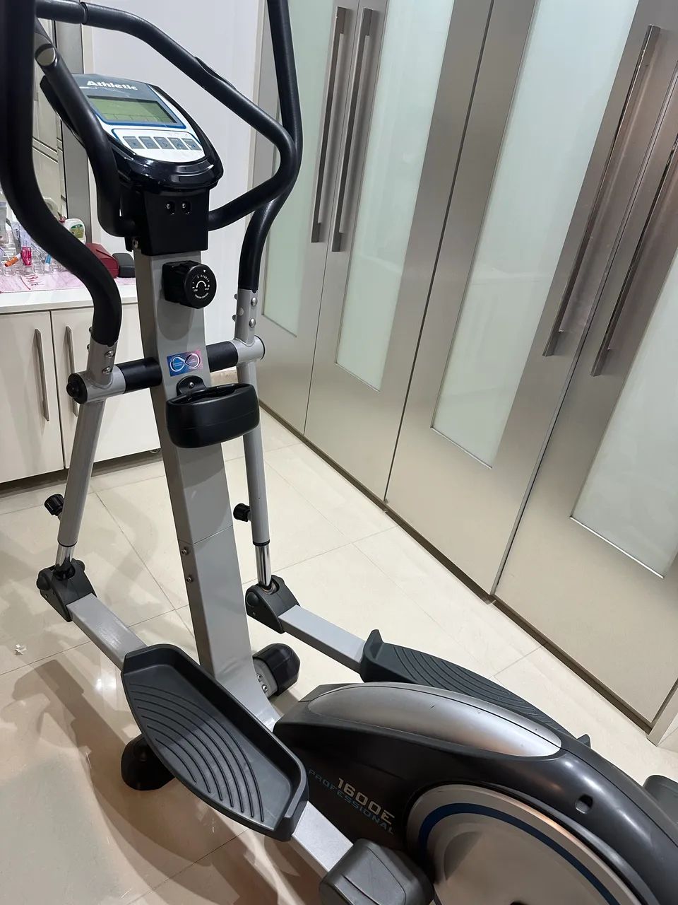 Elíptico 1600 e profissional