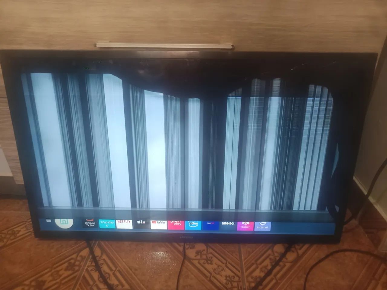 Vende se televisão com defeito tela queimada, vendedo para tirar peças 32 polegadas 