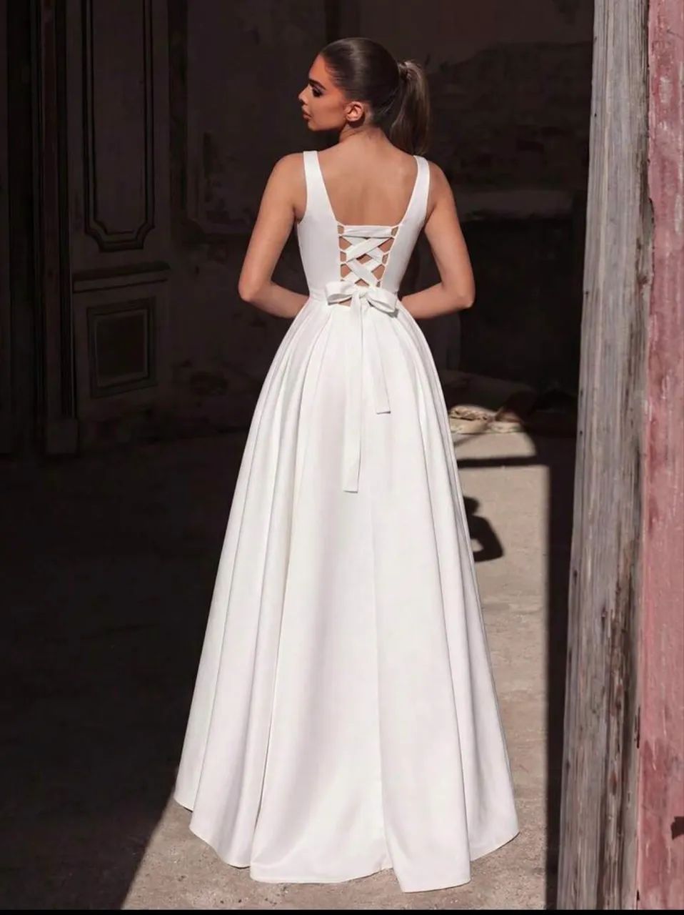 Vestido de casamento minimalista elegante  - Foto 3