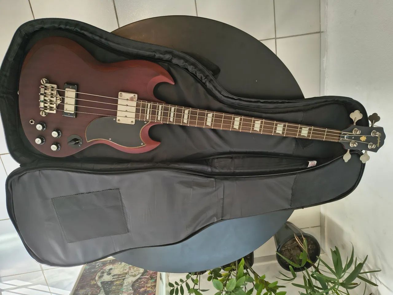 Baixo Epiphone com ótimo timbre. - Foto 4