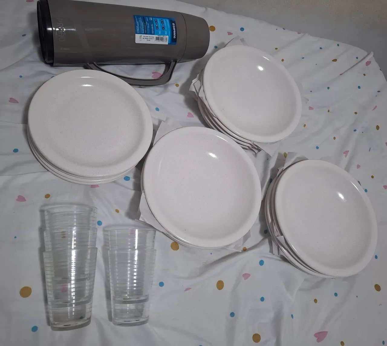 Kit pratos, copos e talheres