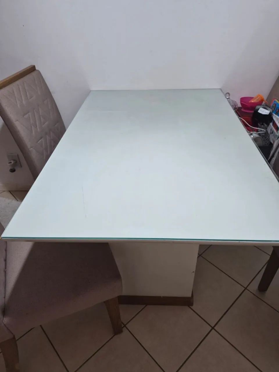 Vendo mesa com 4 cadeiras, tampo de vidro 8mm, estado de nova - Foto 5