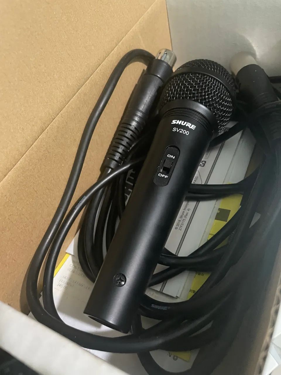 Mic dinâmico SV200