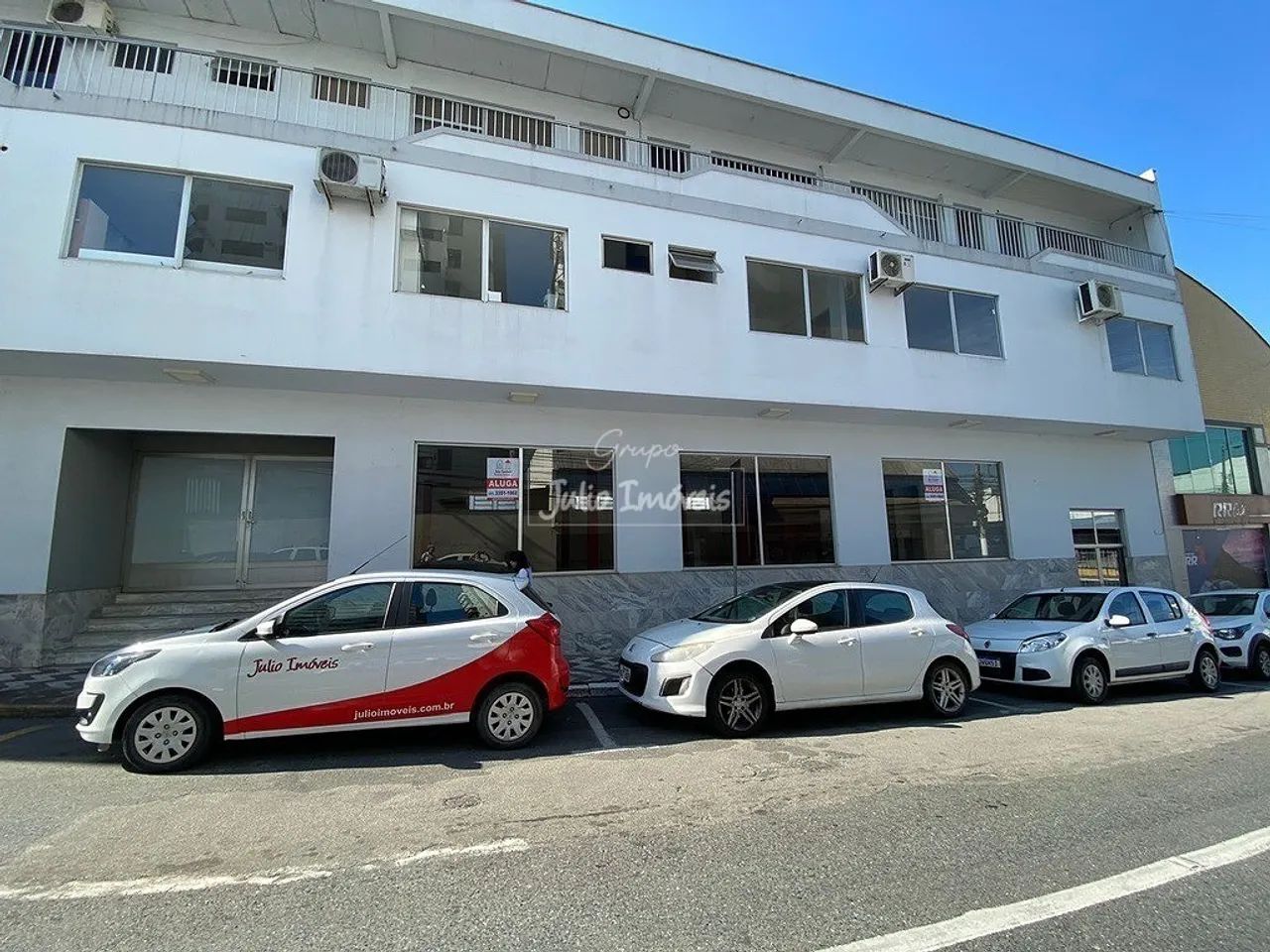 Sala comercial para locação no Centro de Brusque.