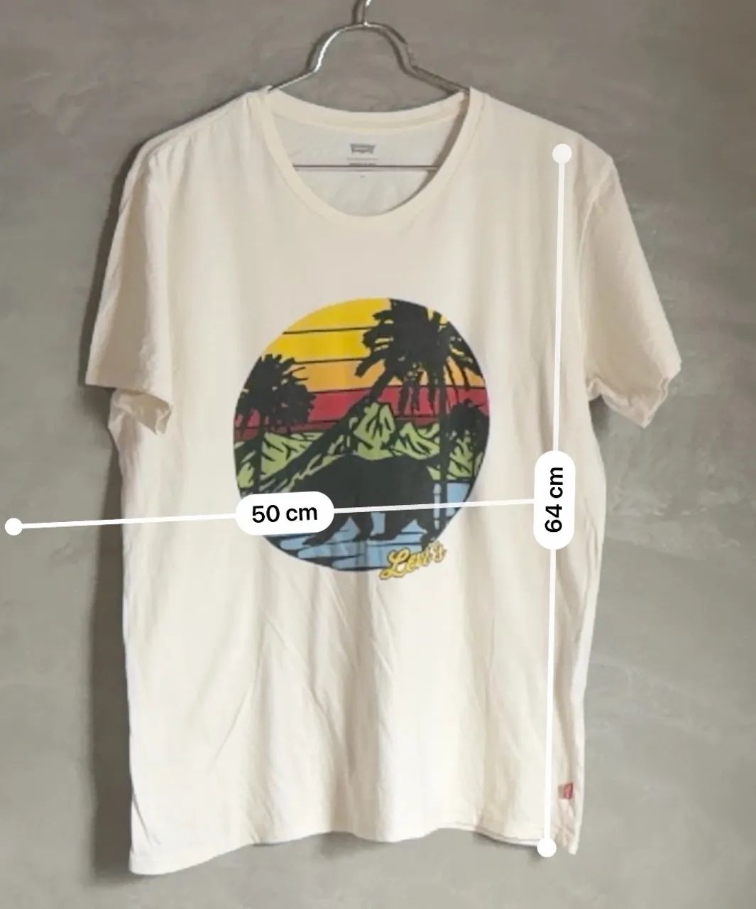 Camiseta branca estampada Levis M - Foto 2