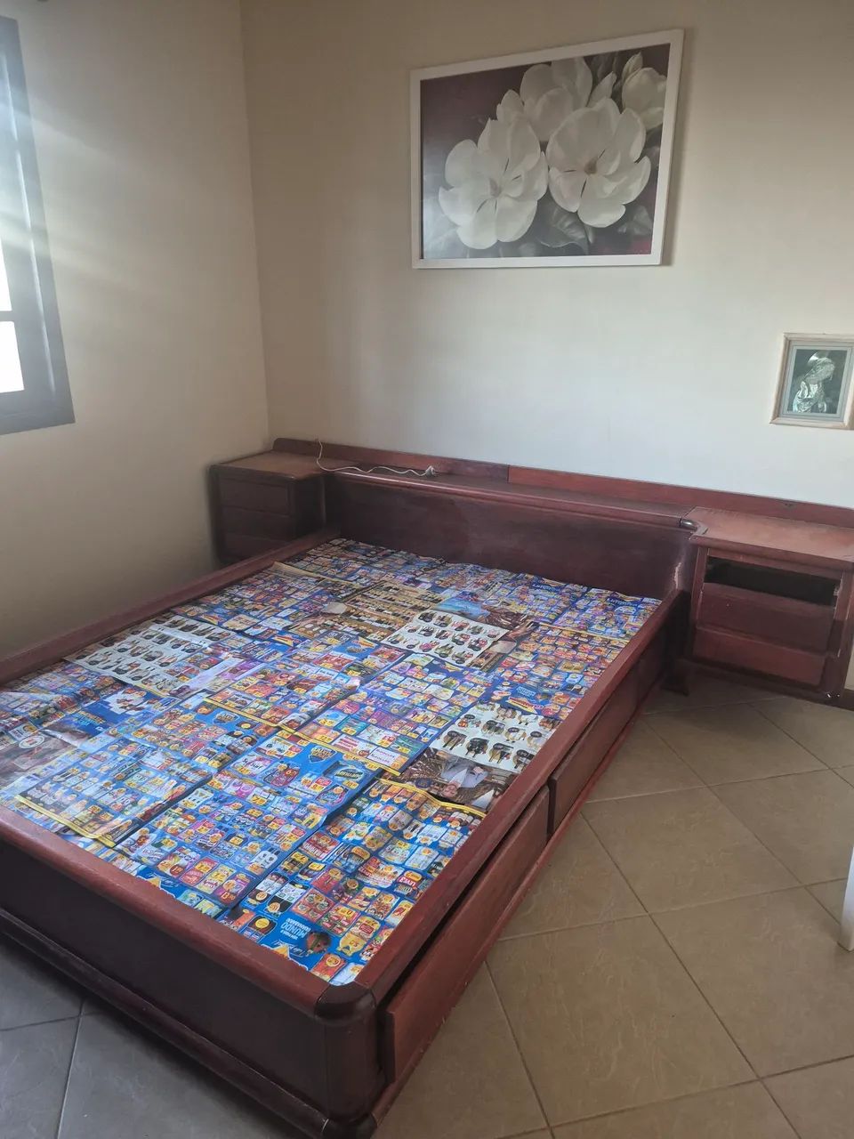 Cama casal com mesinhas de cabeceira - Foto 2