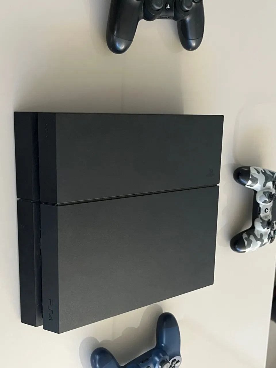 Ps4 com 3 controles e jogos  - Foto 3