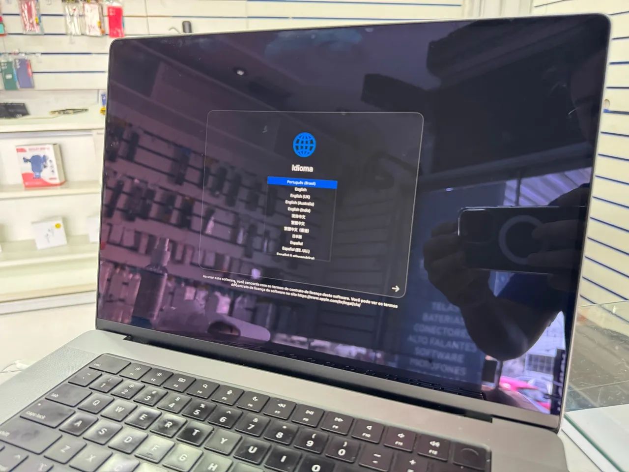 Tela retirada MacBook Pro a2485