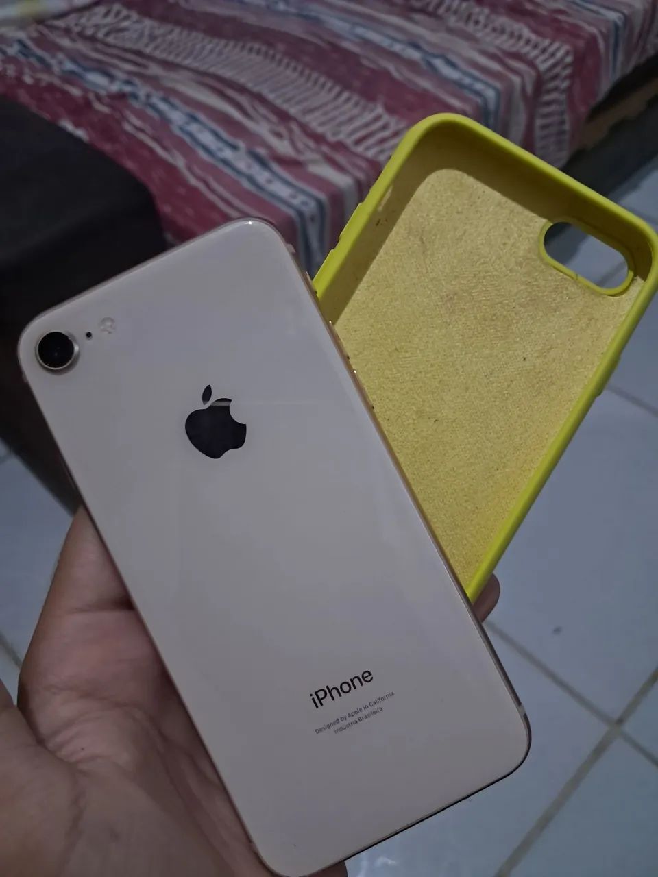 VENDO IPHONE 8 COM CAIXA  - Foto 3