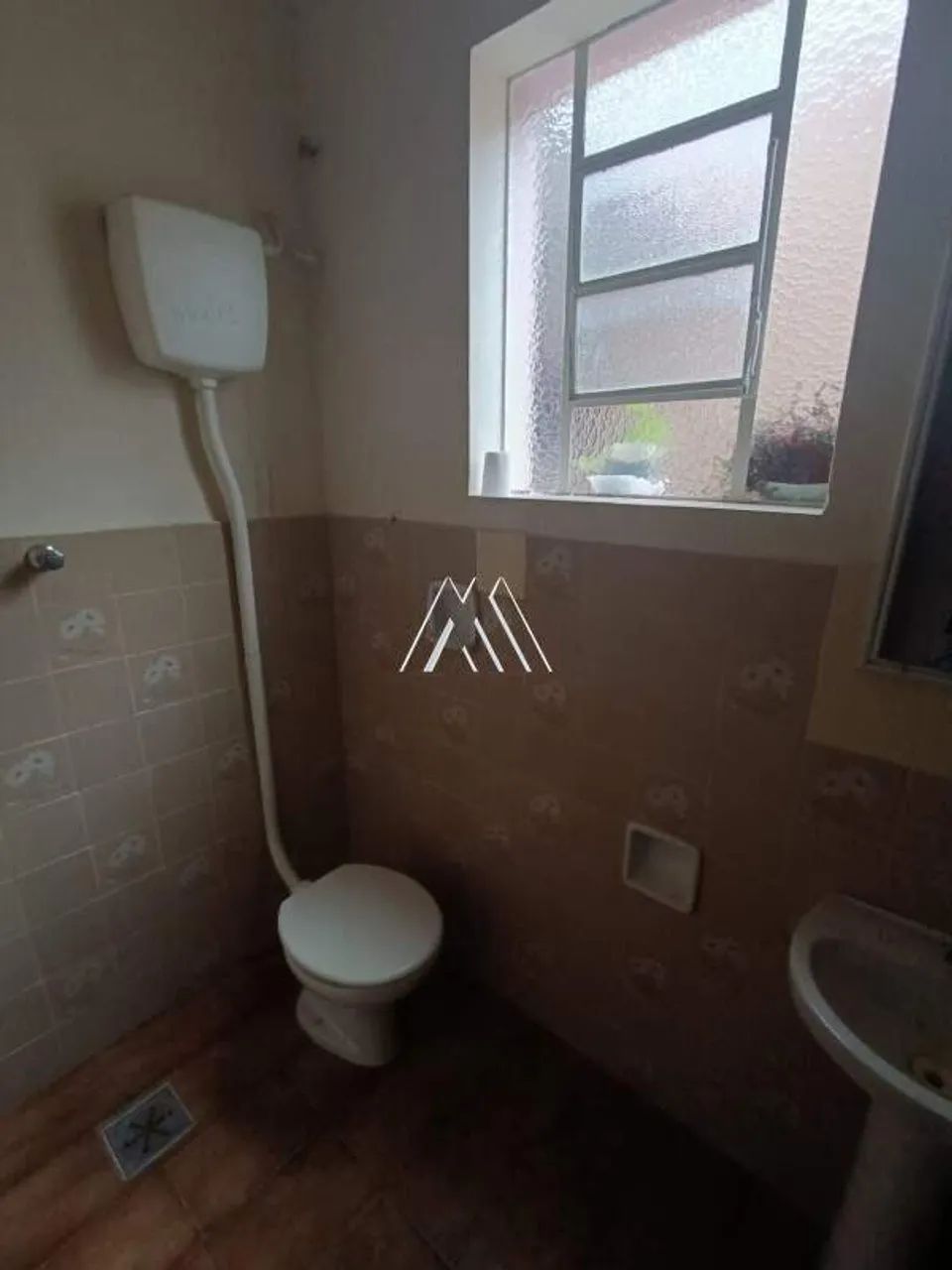 Vendo casa em Itaúna com kitnet para locação com ótima localização! - Foto 3