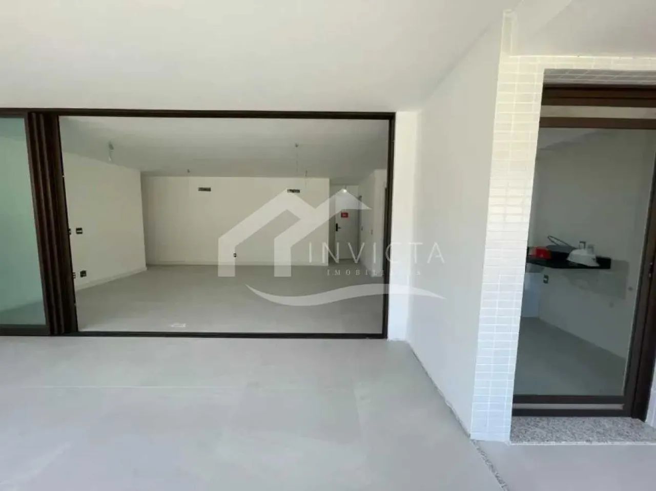 TOTALMENTE REFORMADO! 3 SUÍTES, VARANDA - Foto 4