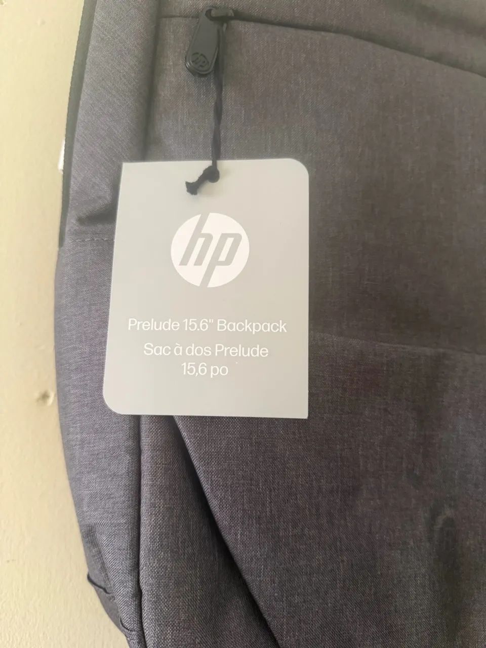 Mochila para laptop HP de até 15,6 polegadas cinza/preta. Design do tecido poliéster. - Foto 2
