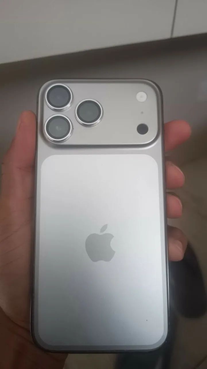 Troco iPhone 14 pro Max e um moto G73 no iPhone 15 pro ou 16E - Foto 2