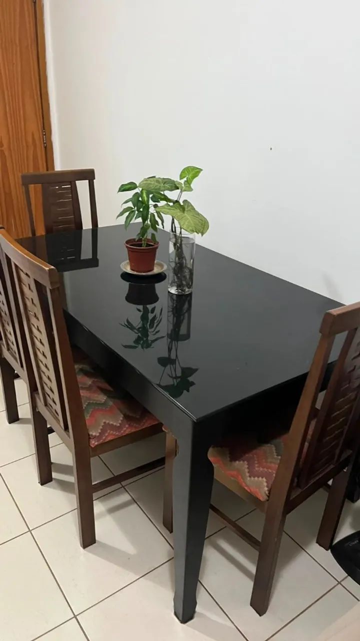 Mesa & Cadeira de Jantar c/ tampo de vidro