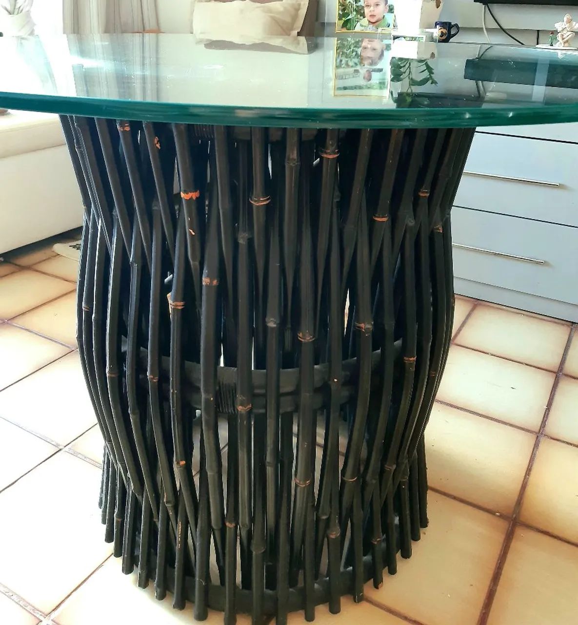 Mesa de Centro Redonda em Bambu Preto e Vidro - Estilo Tropical Colonial - Foto 2