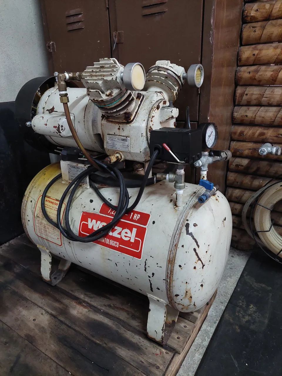 Vendo compressor wetzel 120 psi.