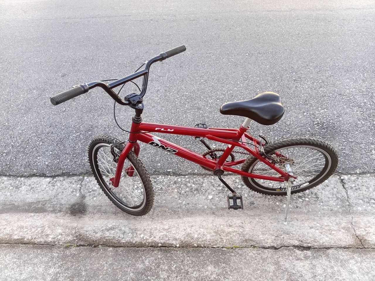 Bicicleta infantil IMPECÁVEL  - Foto 4
