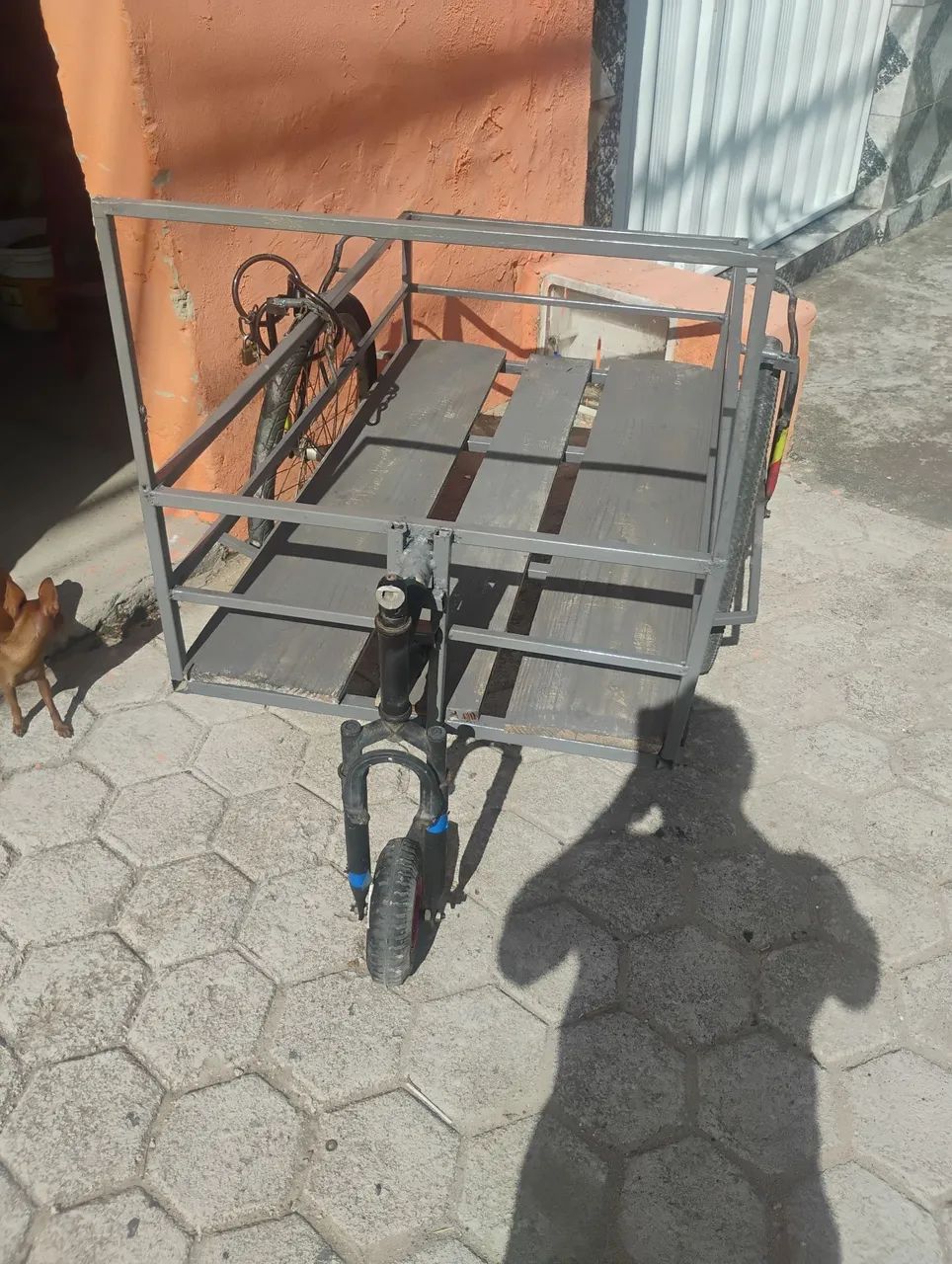 Carrinho de mão e carga - Foto 2