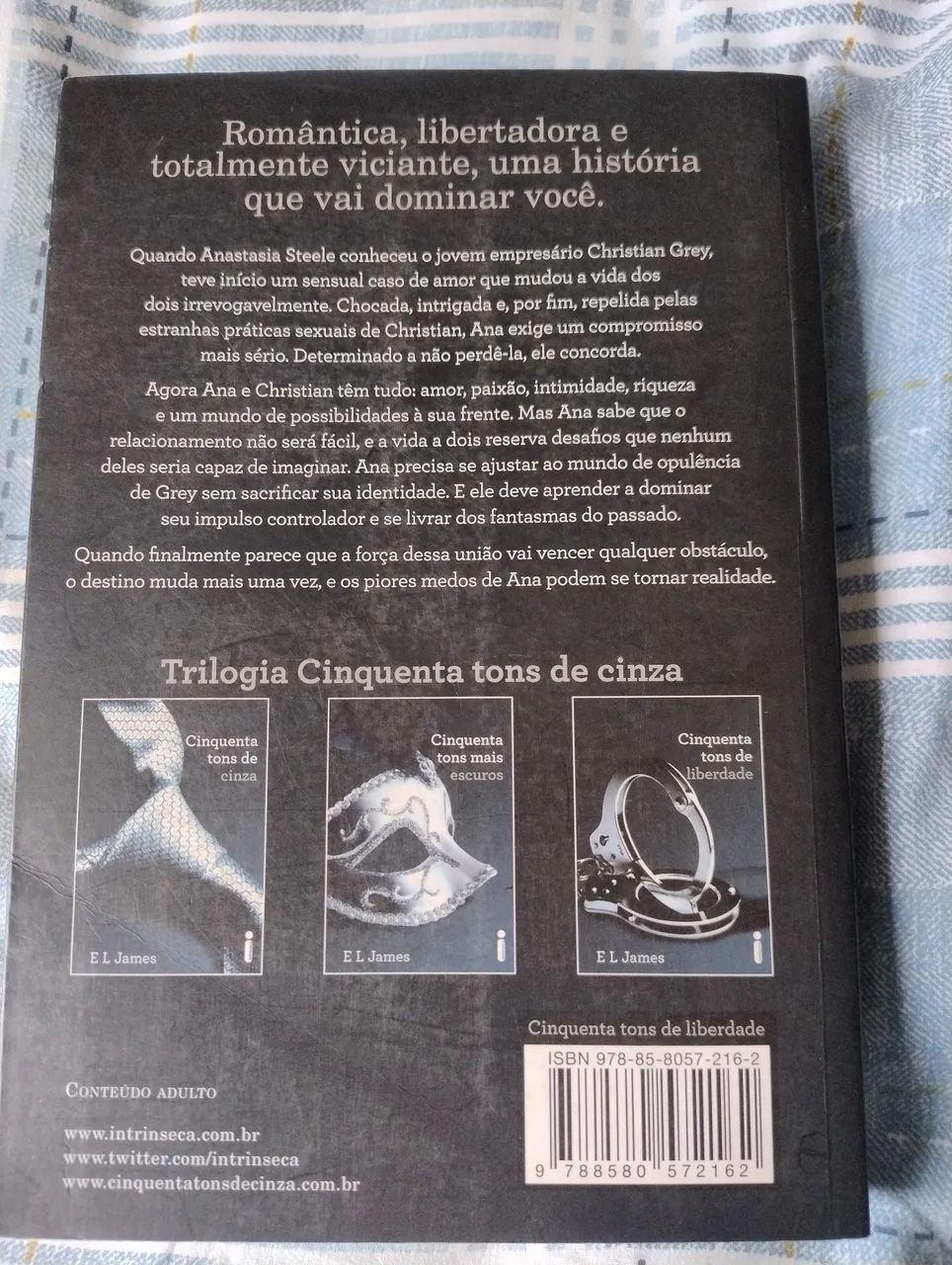 Livro Cinquenta tons de liberdade  - Foto 3