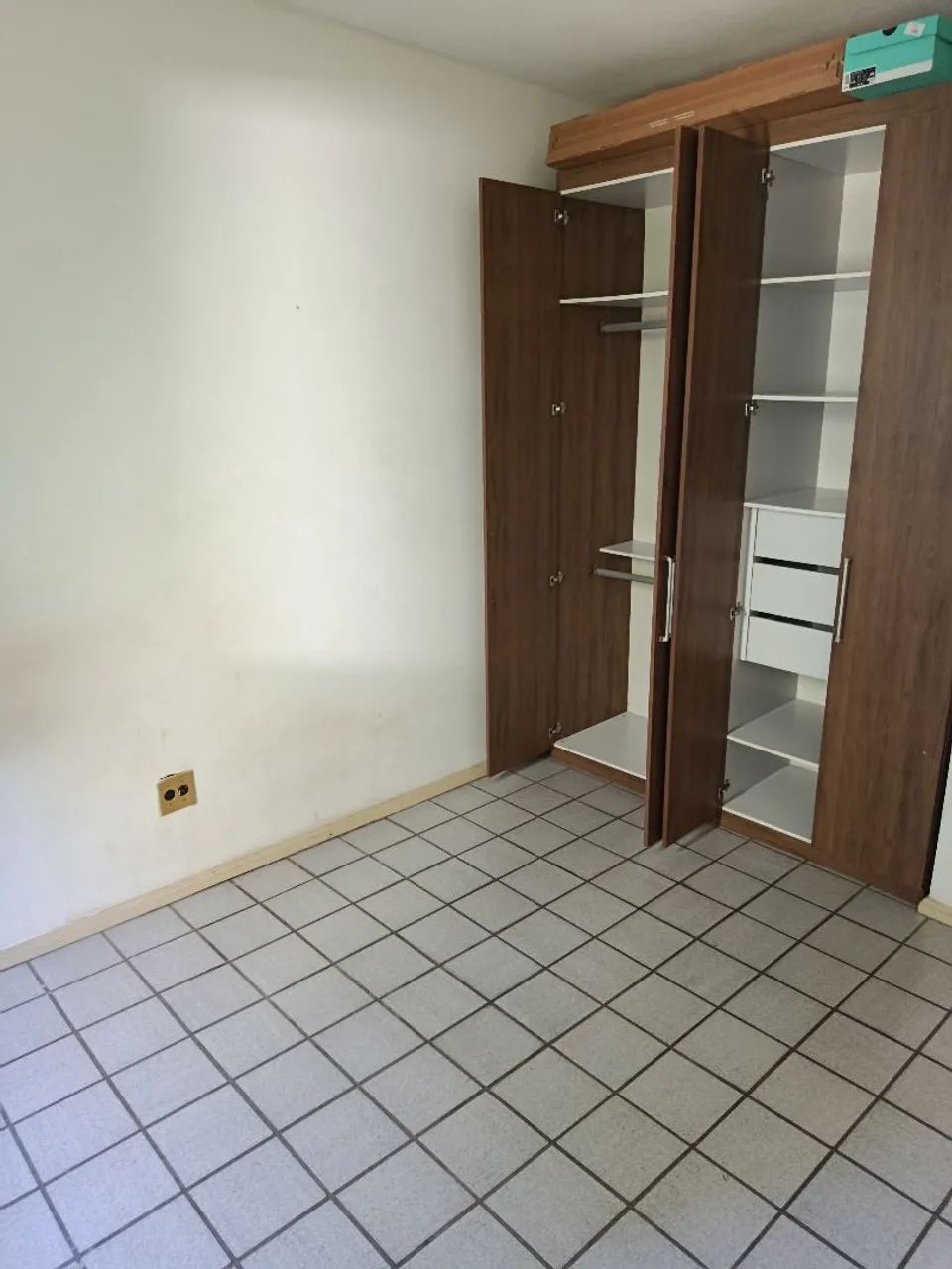 Alugo quarto no Luzia