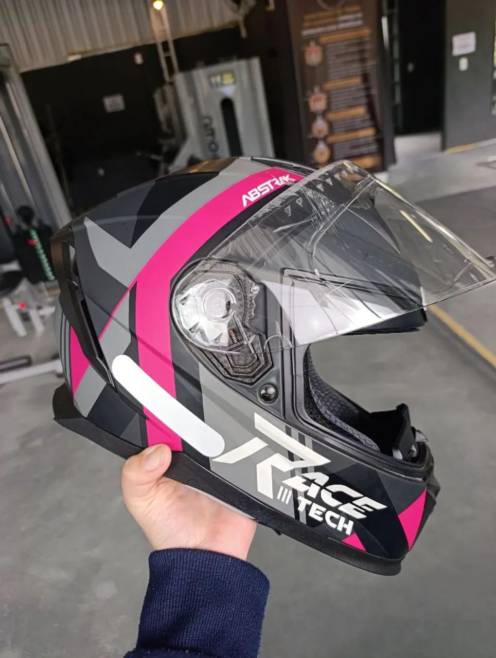 Capacete Race tech usado ?