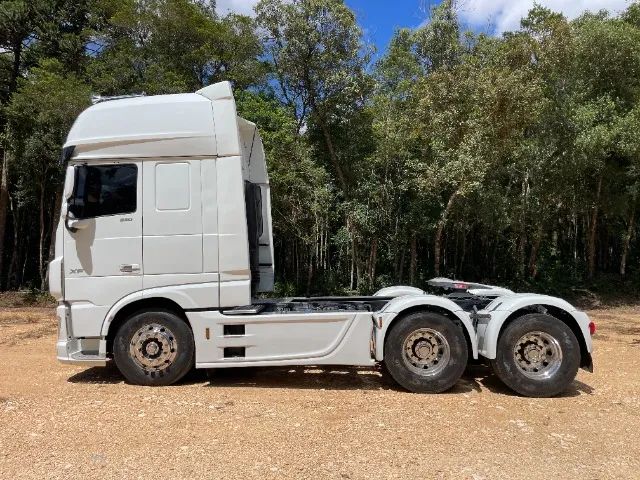 DAF XF 530 6X4 ANO 2024 TETO ALTO COM 303 MIL KM - SUSPENSÃO A AR NA DIANTEIRA - PRONTO PA - Foto 9