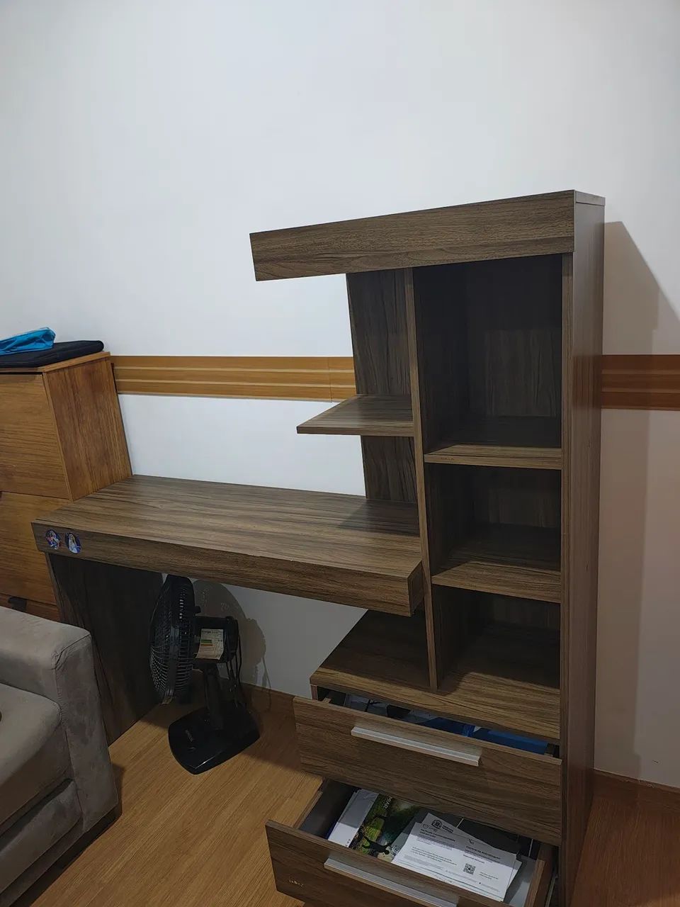 Escrivaninha com estante integrada - Foto 2
