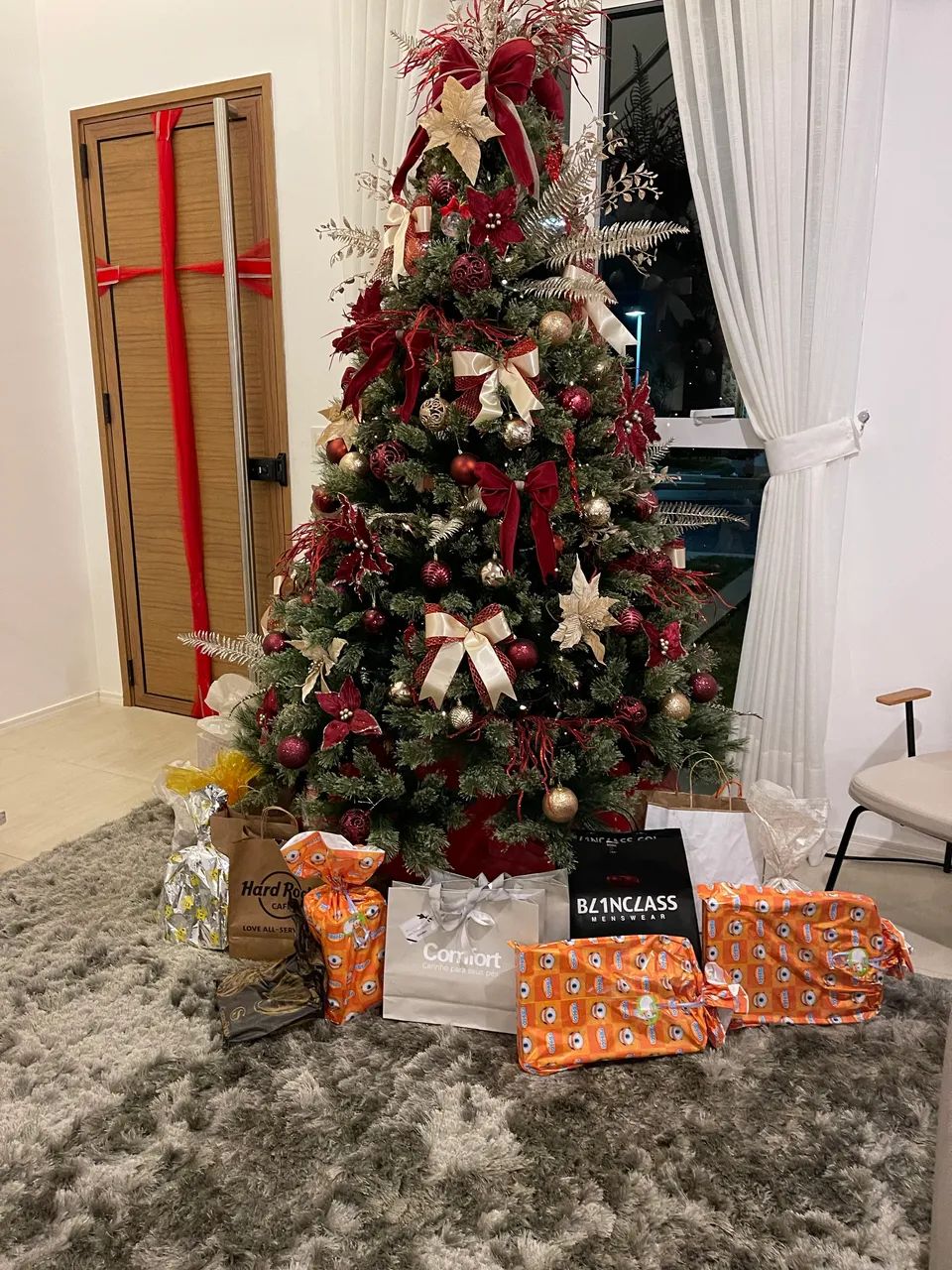 Árvore de Natal com decoração completa - Foto 3