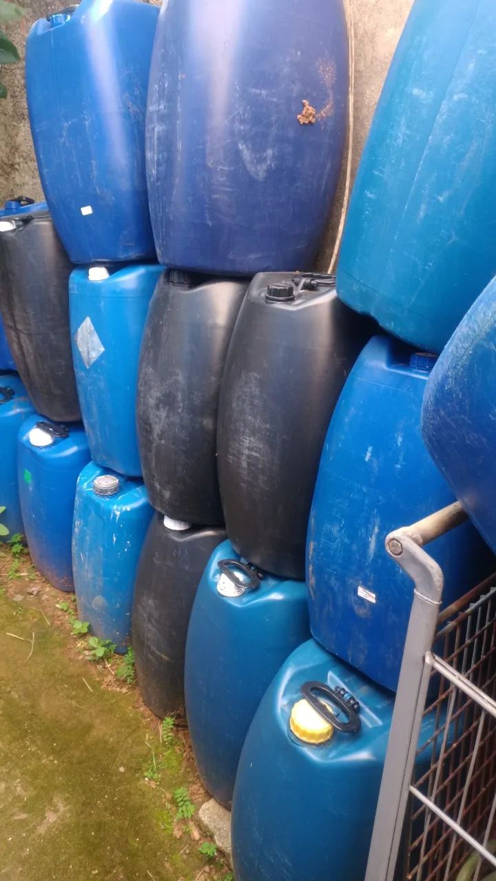 Vendo galões 50lt