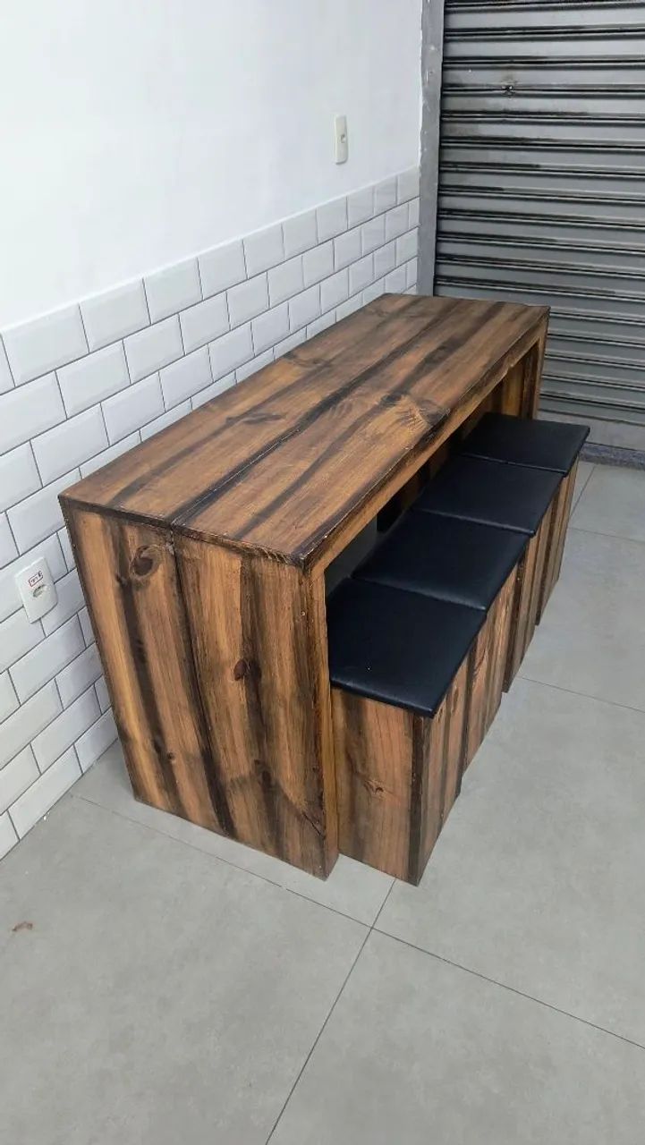 Mesa/aparador com 4 banquetas  - Foto 2