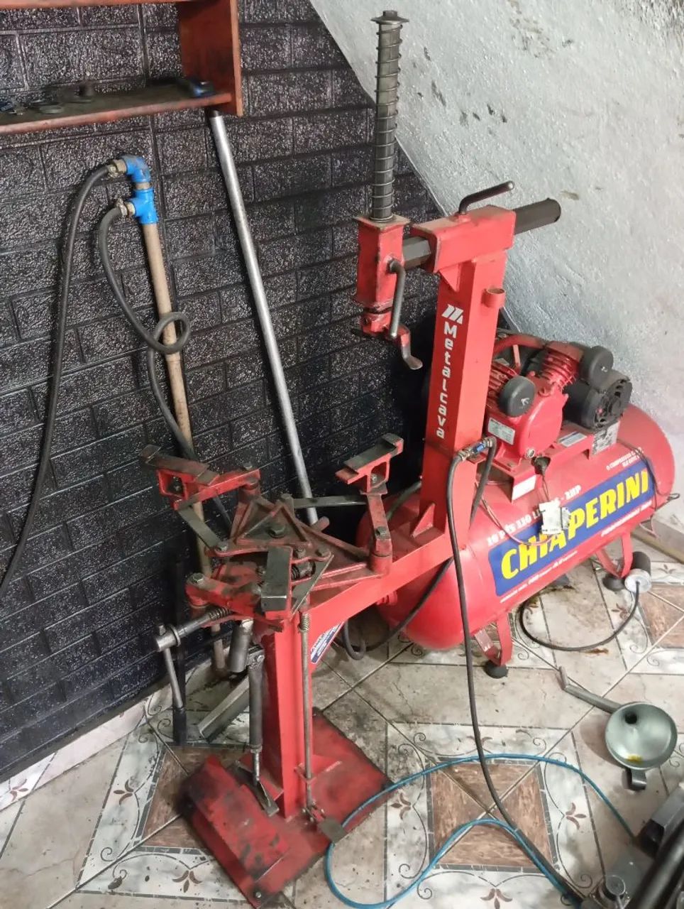 Desmontadora e montadora de pneus 
