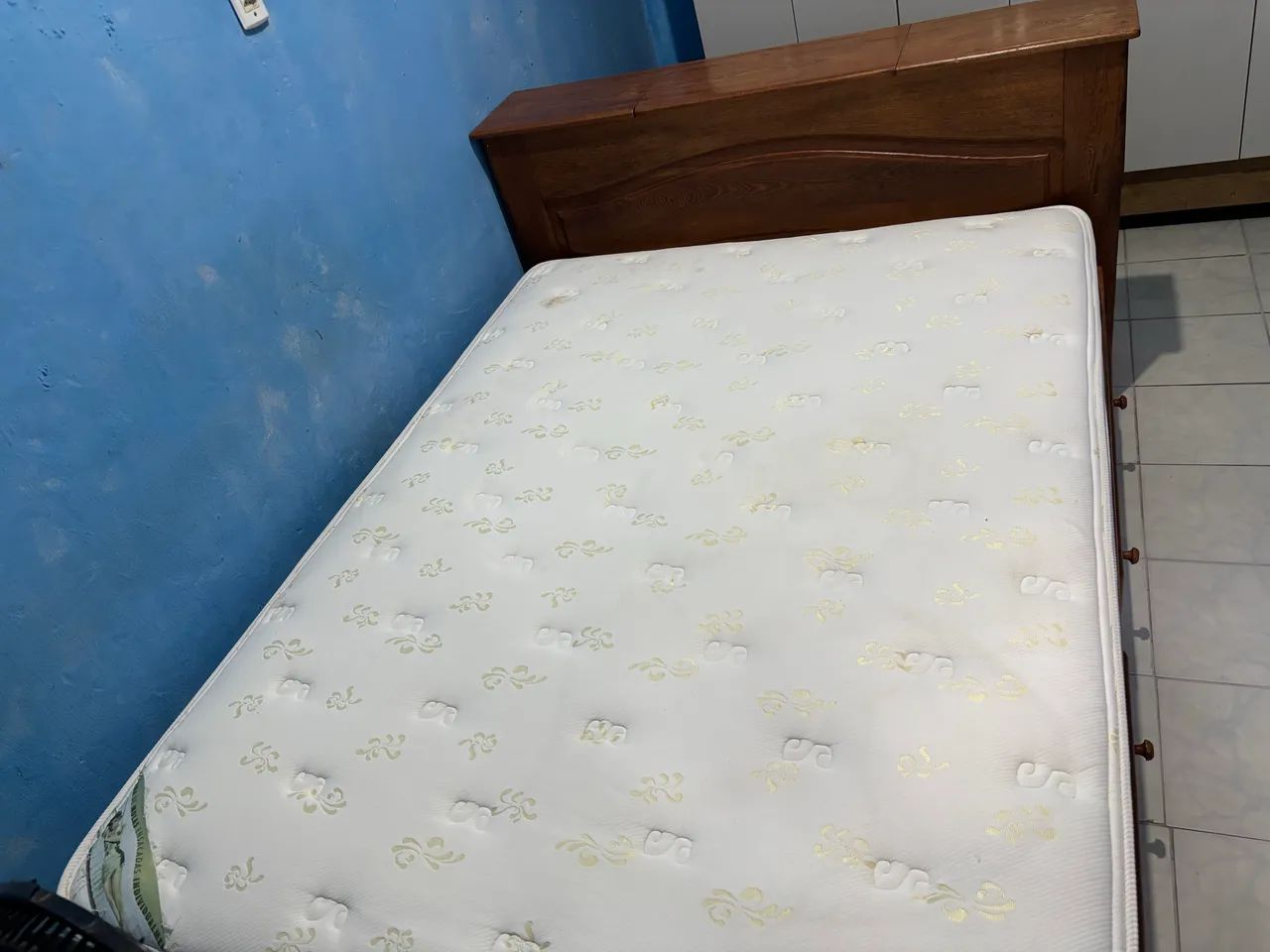 Venda de cama de casal de madeira com gavetas  - Foto 2