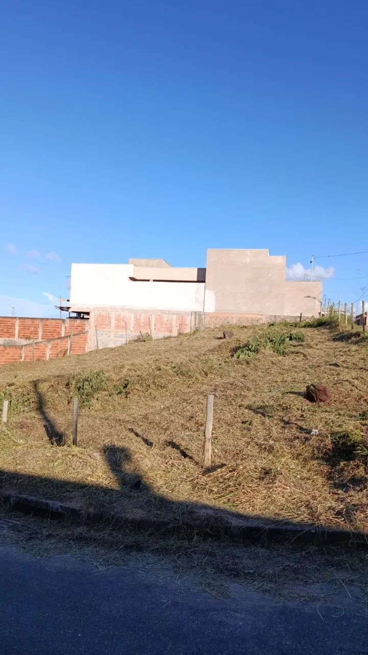 Lote: 483 m2