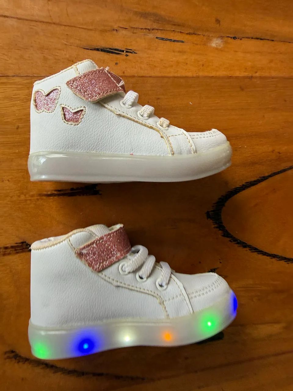 TÊNIS INFANTIL BRANCO COM LAÇO GLITTER - Foto 4