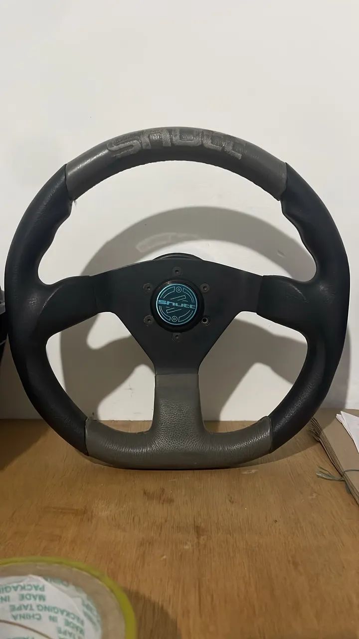 Volante MOMO - Peças para carros, vans e utilitários - Jabaquara