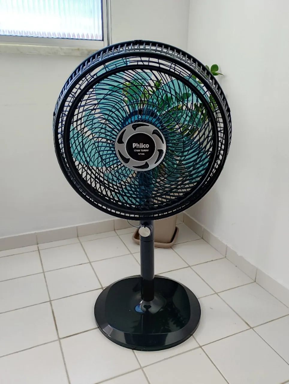 Ventilador Philco preto de coluna 127w