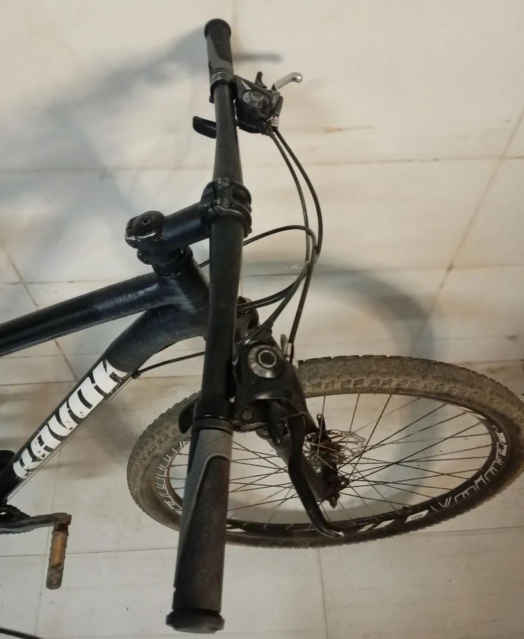 Bicicleta aro 29 com  21 marchas - Foto 2