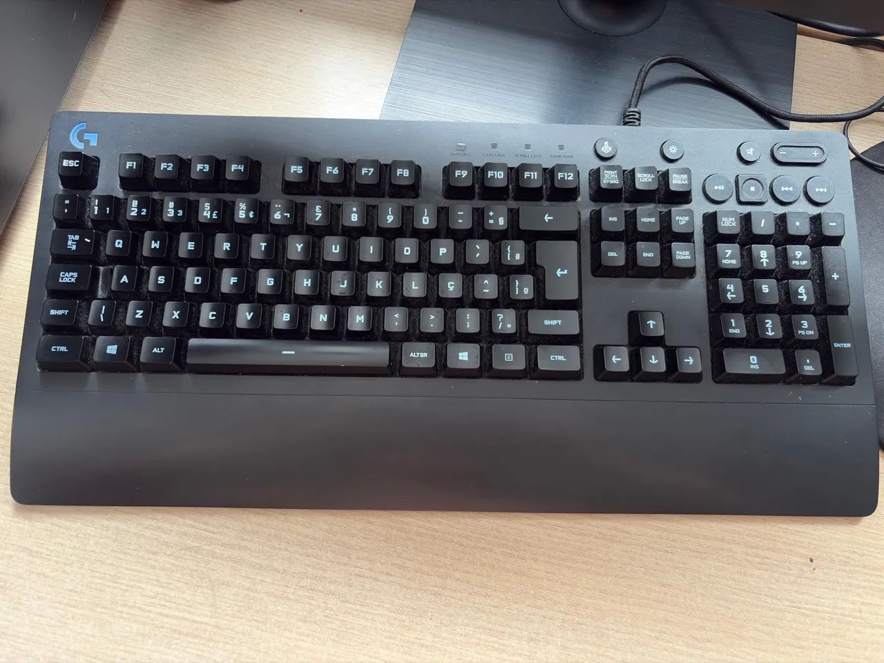 Teclado Gamer Logitech G213