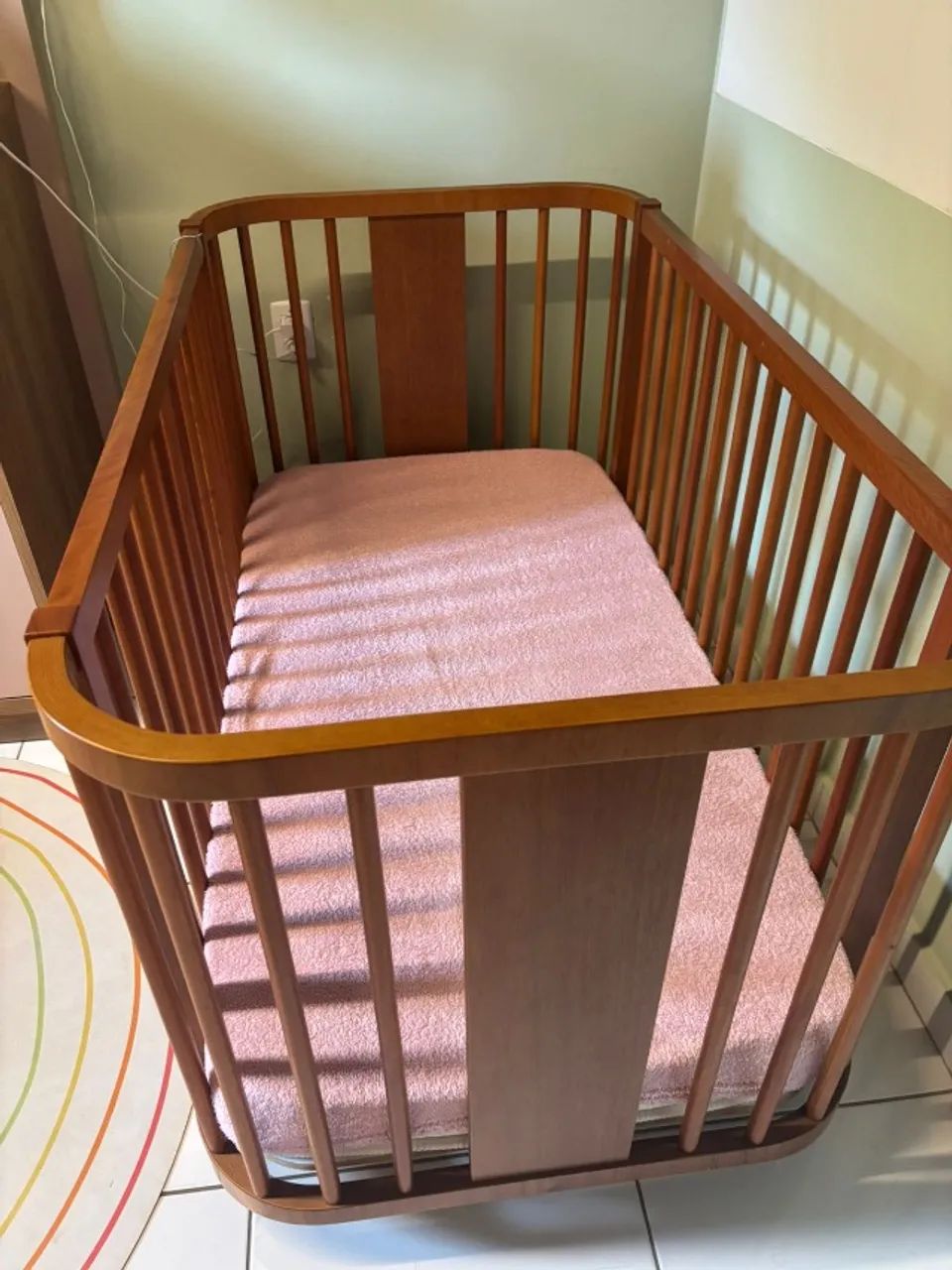 Berço infantil em madeira  - Foto 4