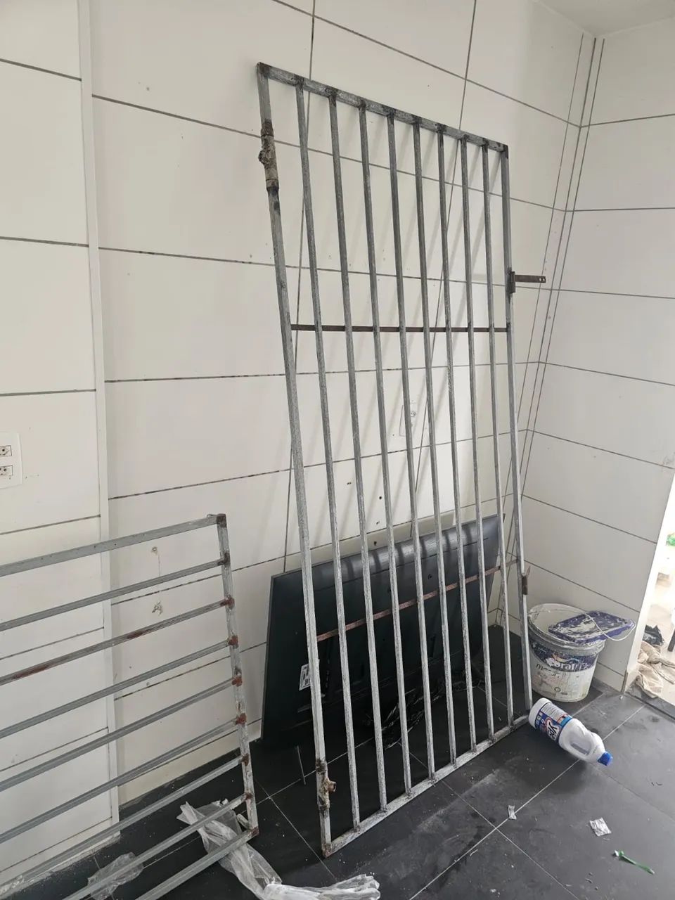 VENDO GRADES DE PORTA E JANELAS - Foto 2