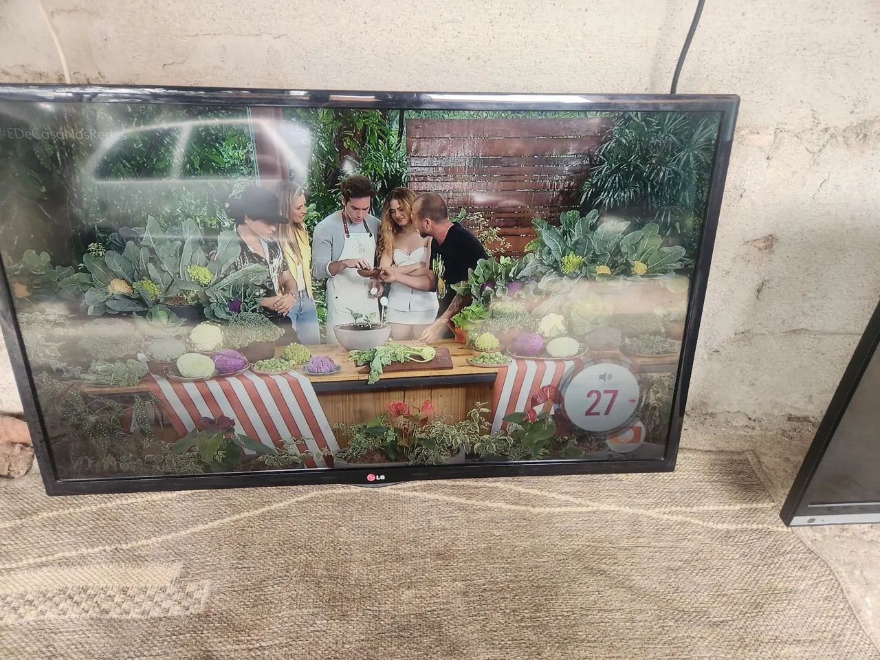 Tv lg  39 led smart  com controle  original  sem   a base  - Foto 2