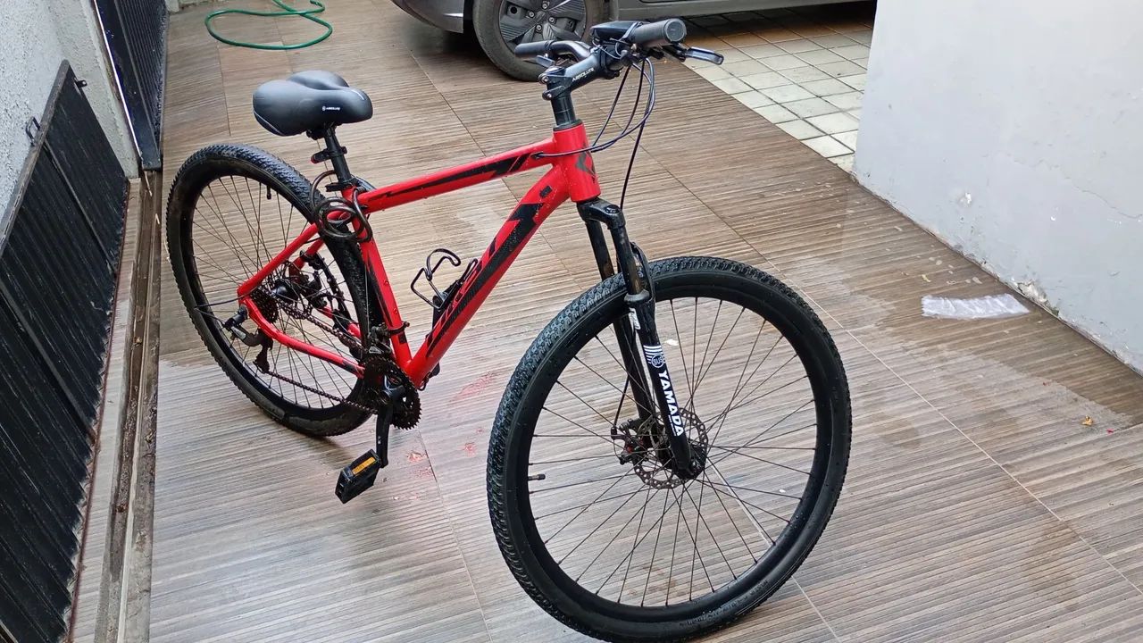 Vende-se BELÍSSIMA BIKE (Com acessórios) - Foto 3