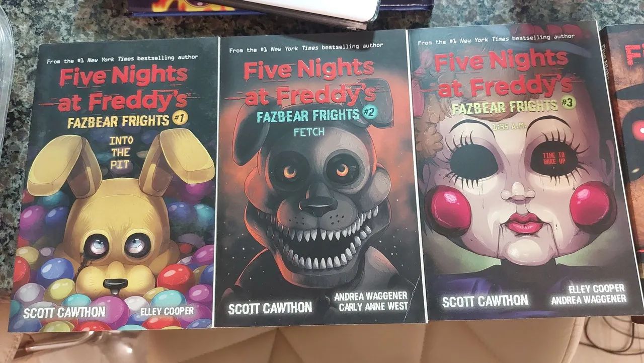 Livros Five Nights at Freddy's