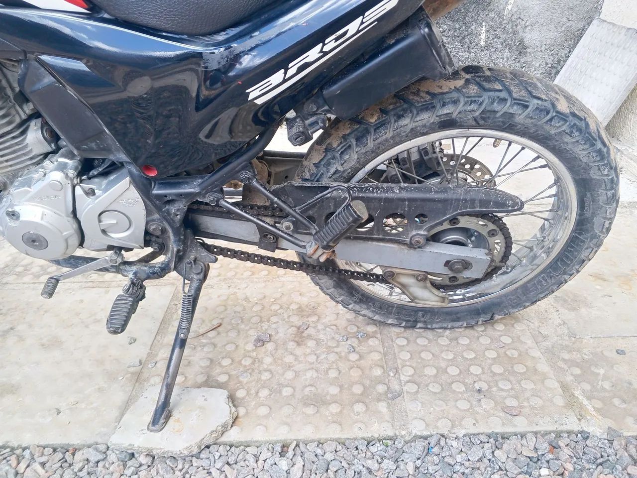 Vende se bros impecável 