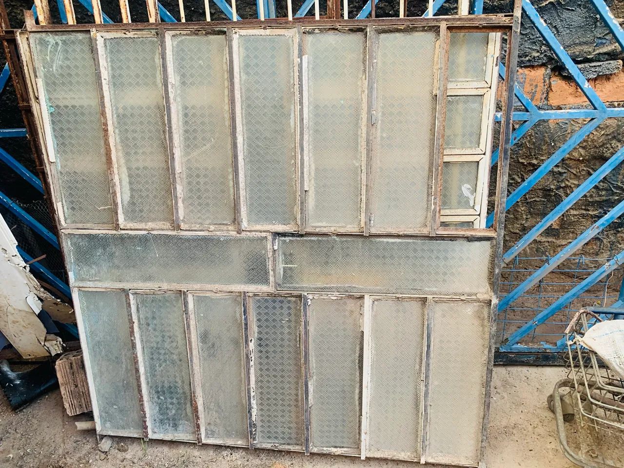 Vende-se 3 Janelas USADAS - Foto 2