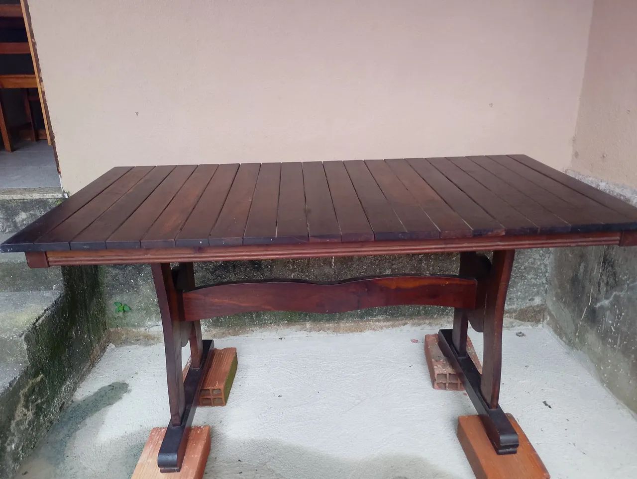 Mesa de madeira maciça 