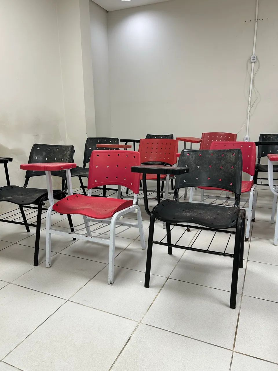 CADEIRAS ESCOLARES IMPERDÍVEL - Foto 2