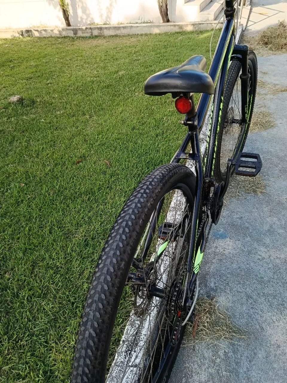 Bicicleta aro 29 com marcha semi nova - Foto 5