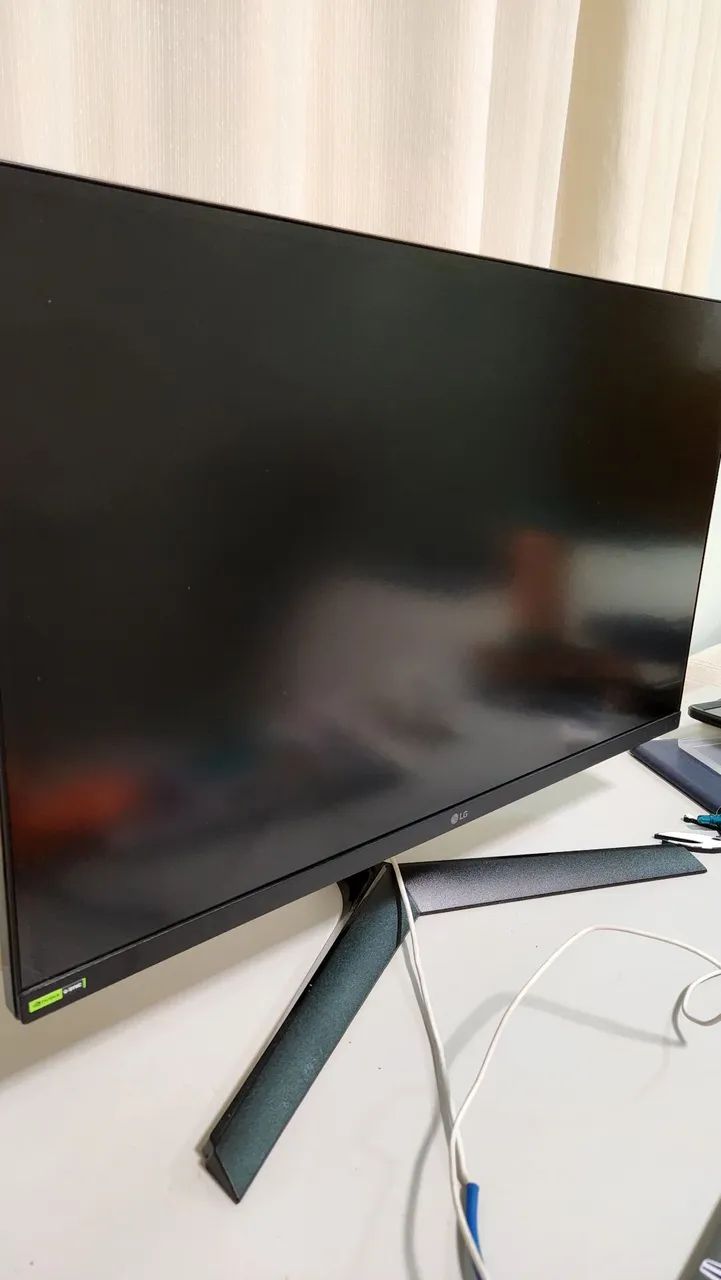 Monitor LG UltraGear 27 polegadas. 