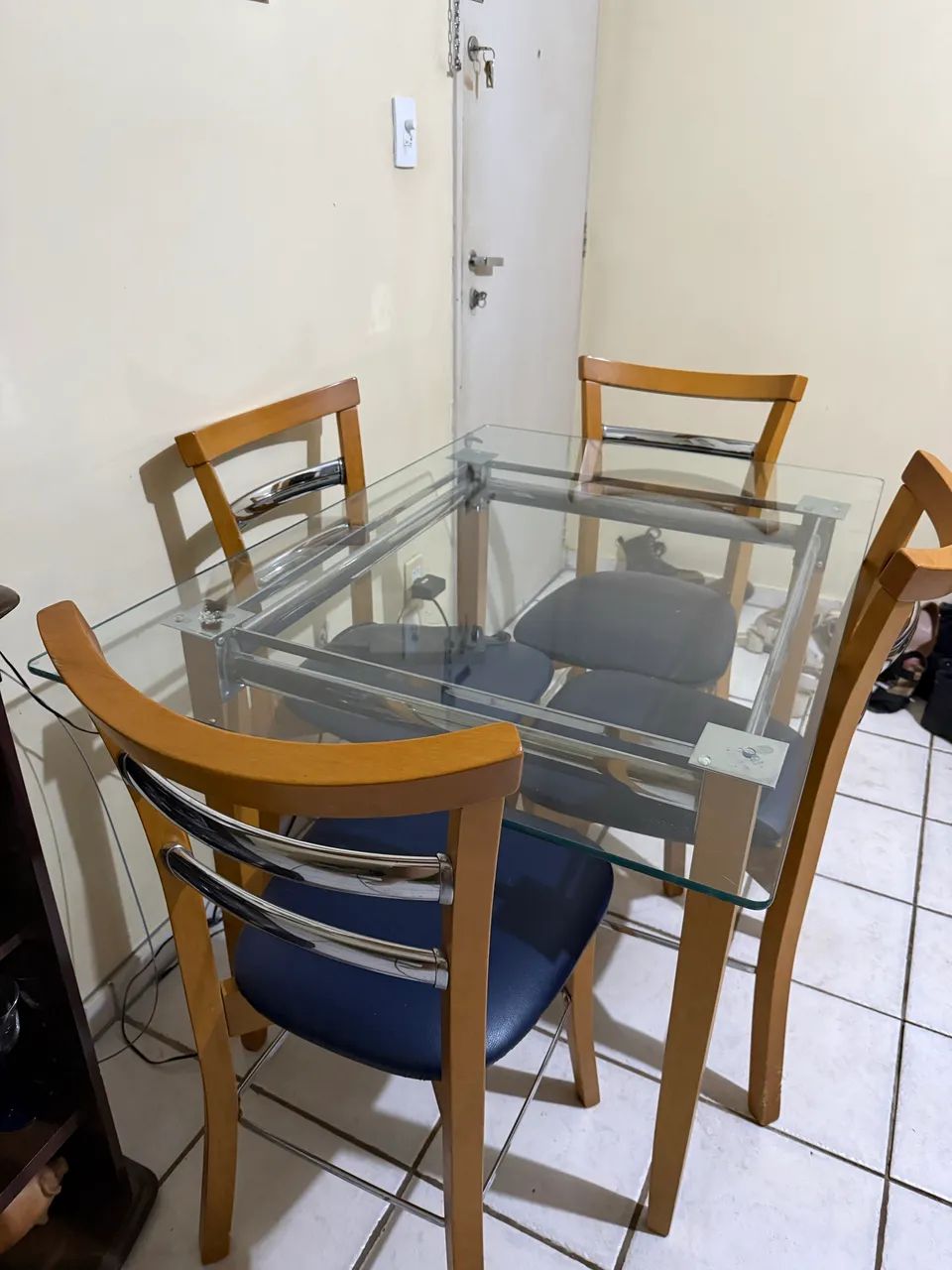 Mesa e cadeiras 